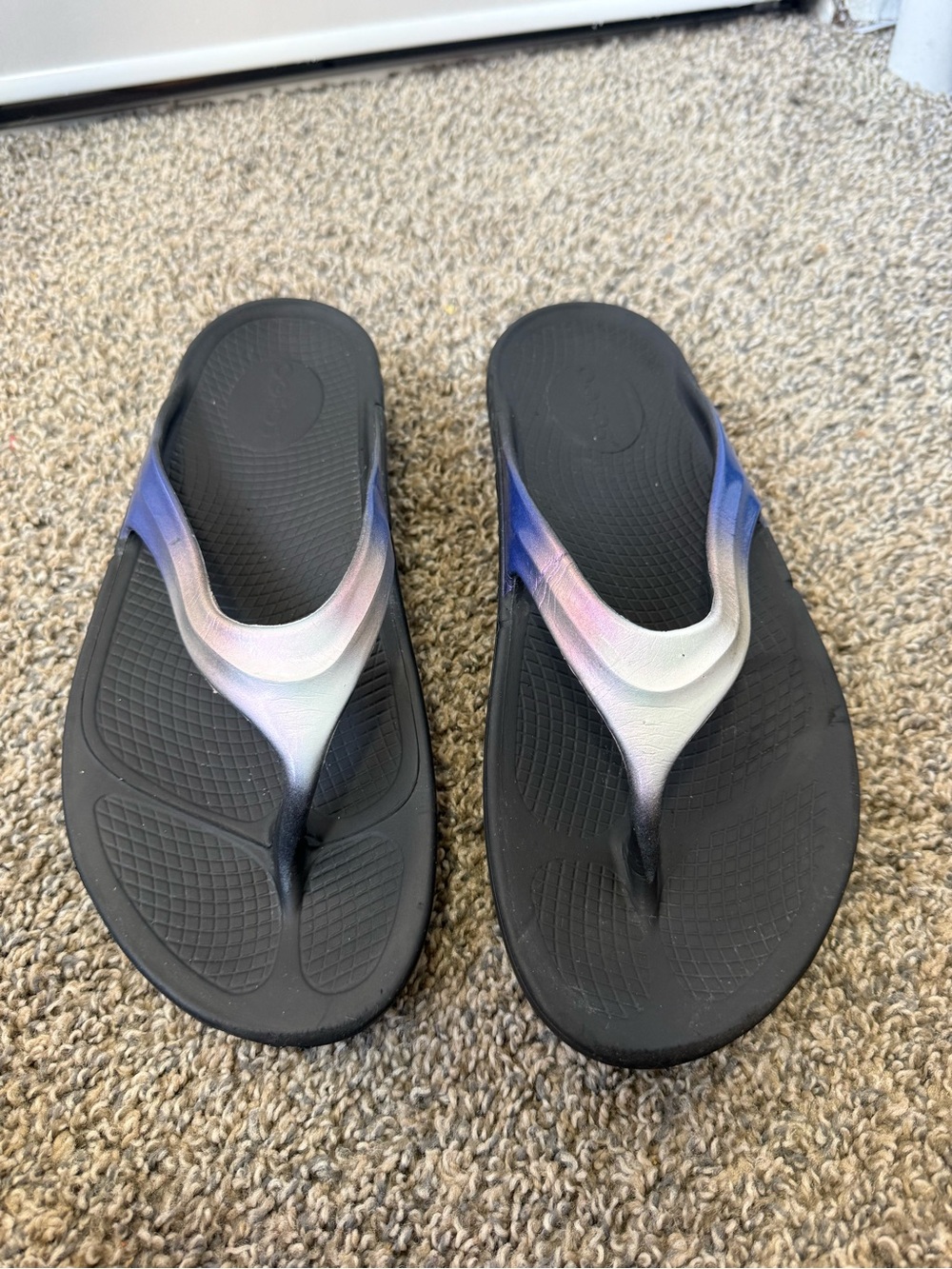 OOFOS Black Flip Flops with Gradient Purple White Straps